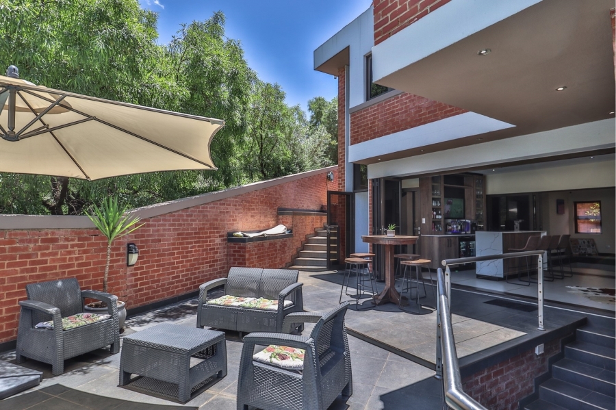 5 Bedroom Property for Sale in Xanadu Eco Park North West